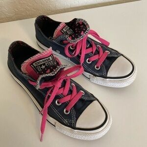 All star converse navy blue and pink heart print low rise sneakers